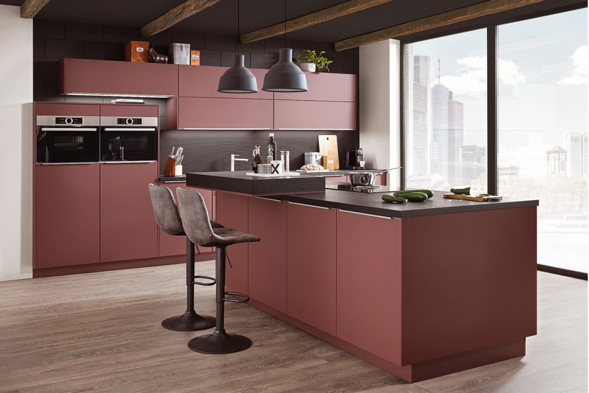 Красные кухни