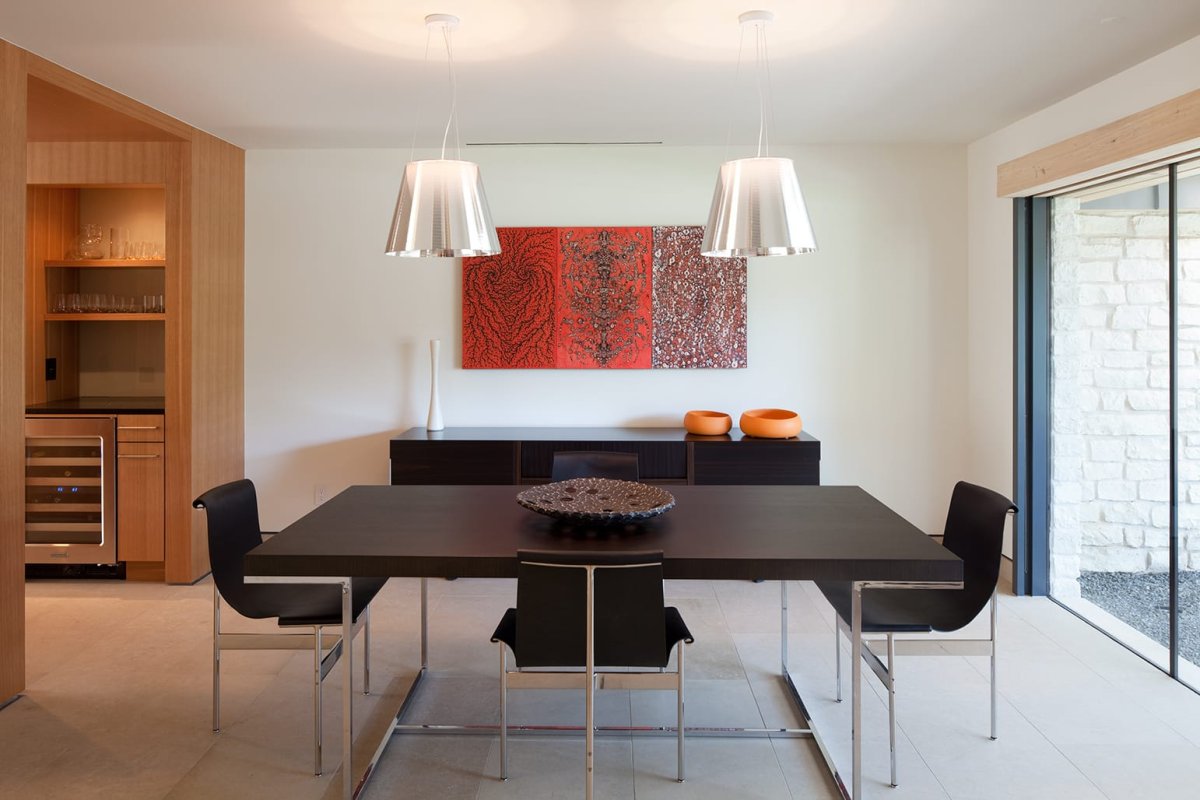 Розетки над обеденным столом