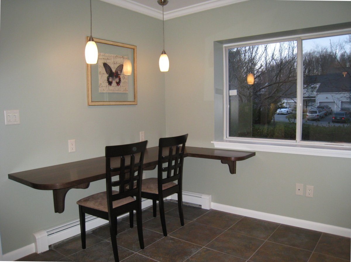 Розетки над обеденным столом