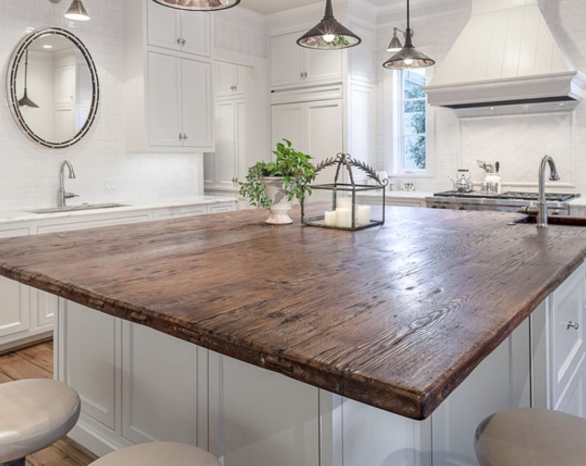 Трехуровневые кухни под дерево