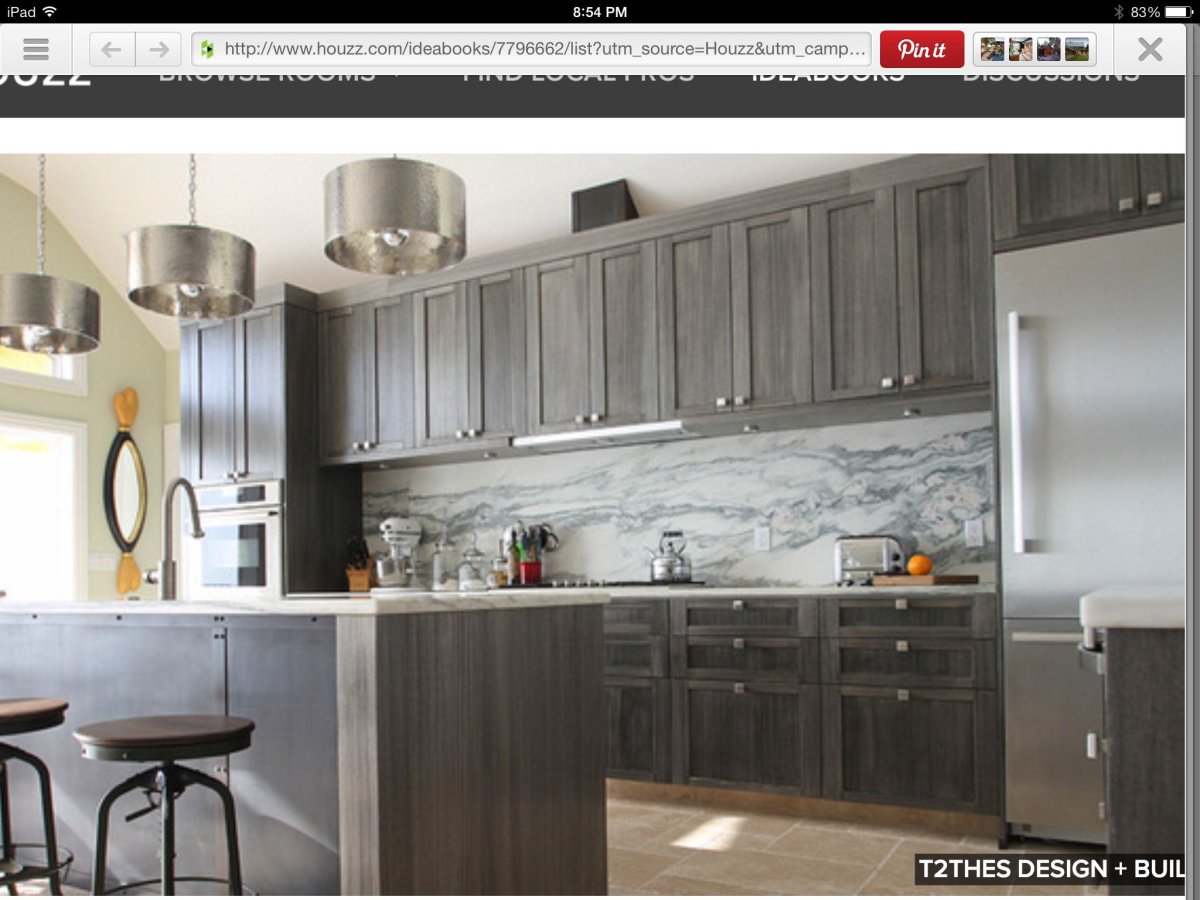 Гарнитур серый с деревом