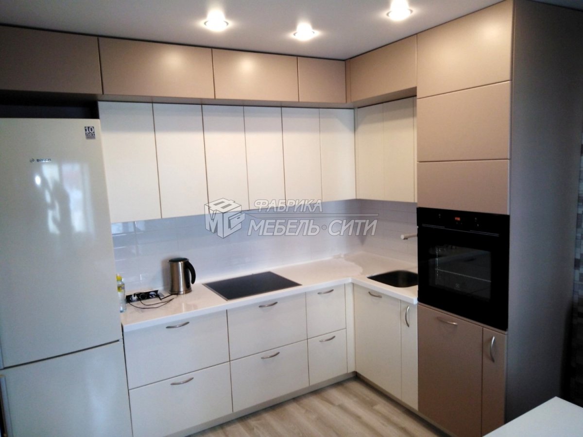 Кухни с антресолями до потолка угловые