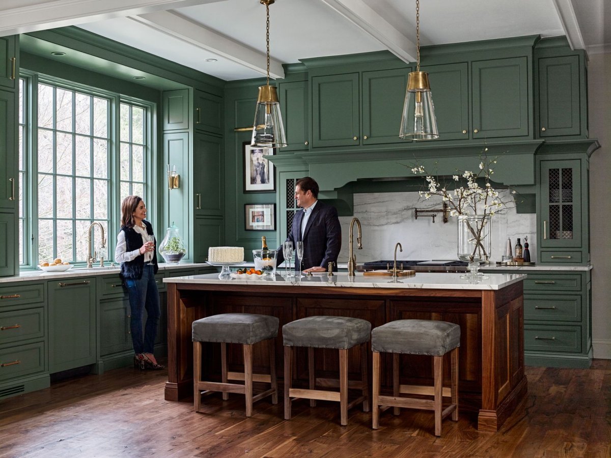 Кухня в скандинавском стиле с деревянной столешницей