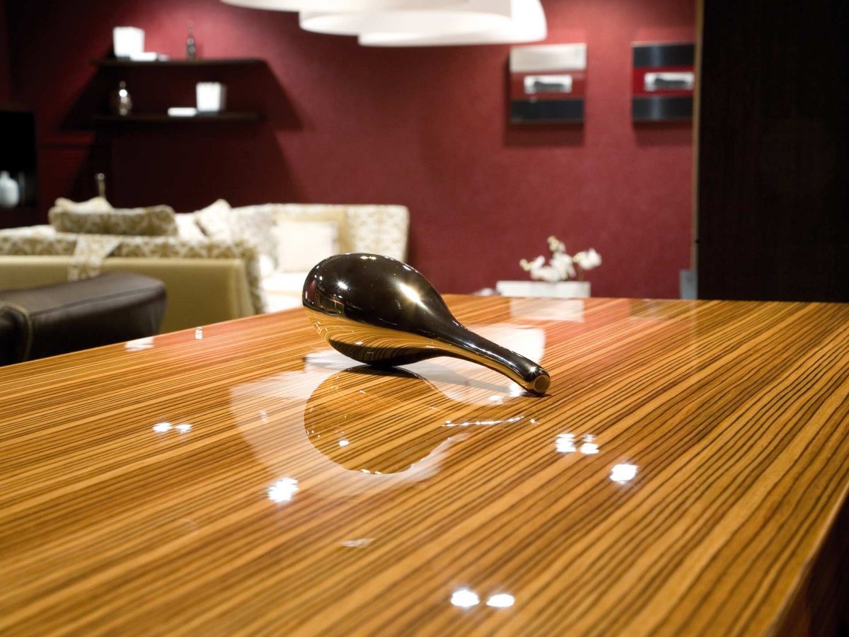 Глянцевый лак для мебели