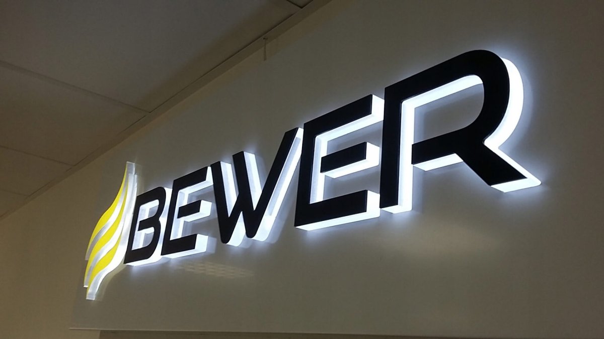 Световые буквы с контражуром вид сзади