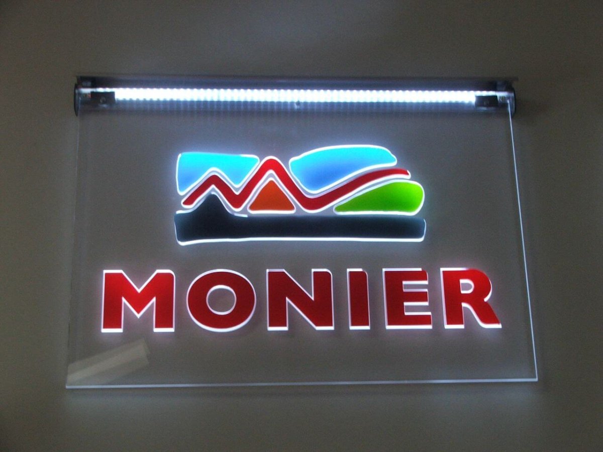 Вывеска с торцевой подсветкой