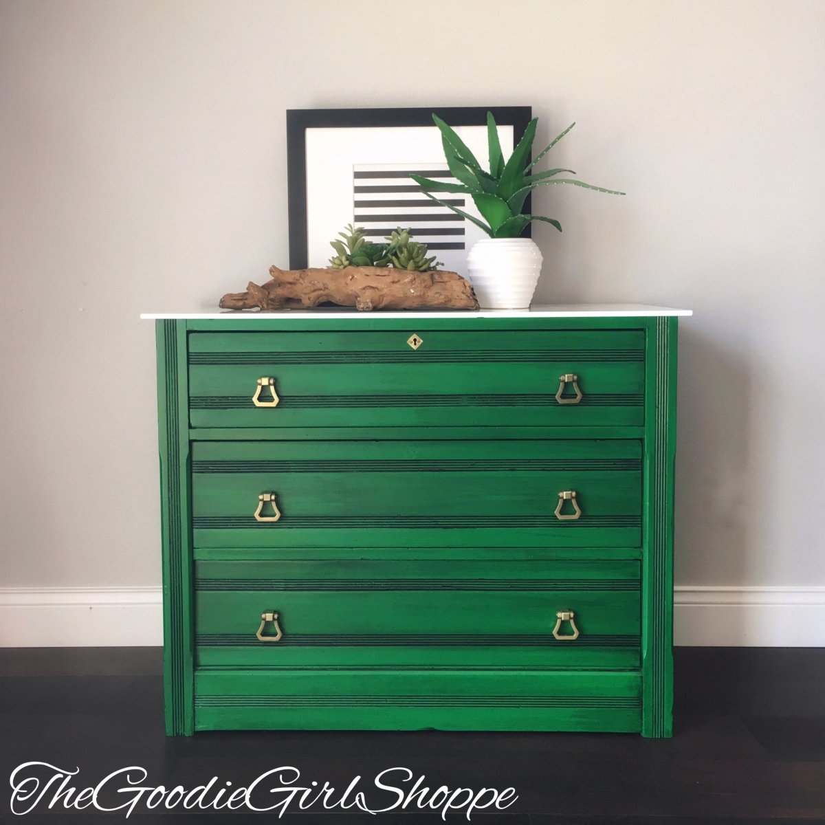 Комод изумрудного цвета