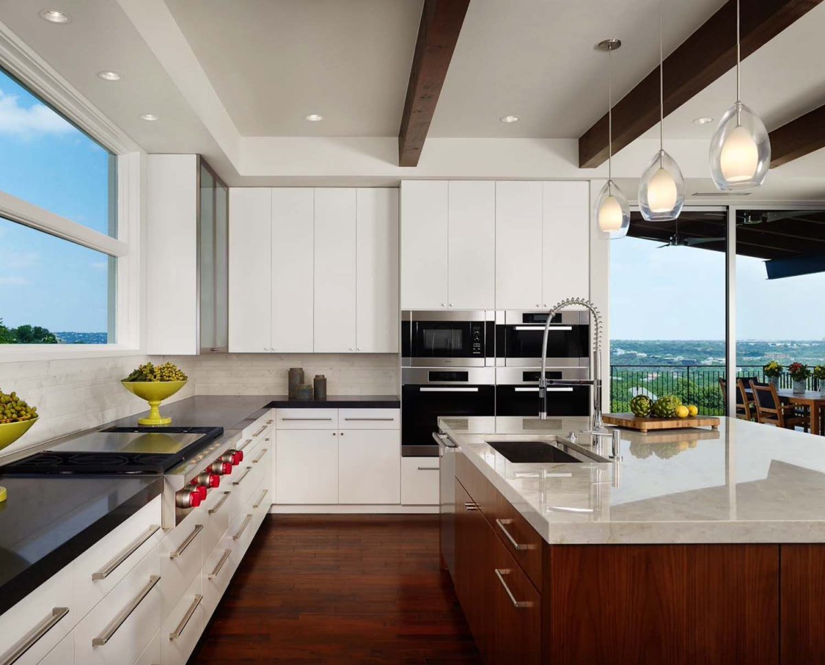 Белая кухня в интерьере