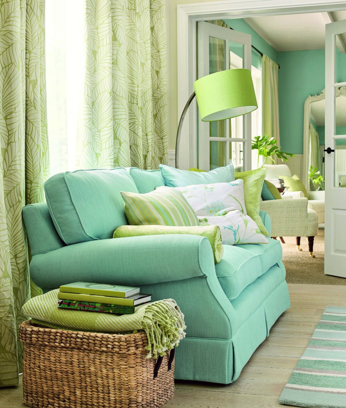 Спальня в бело бирюзовых тонах