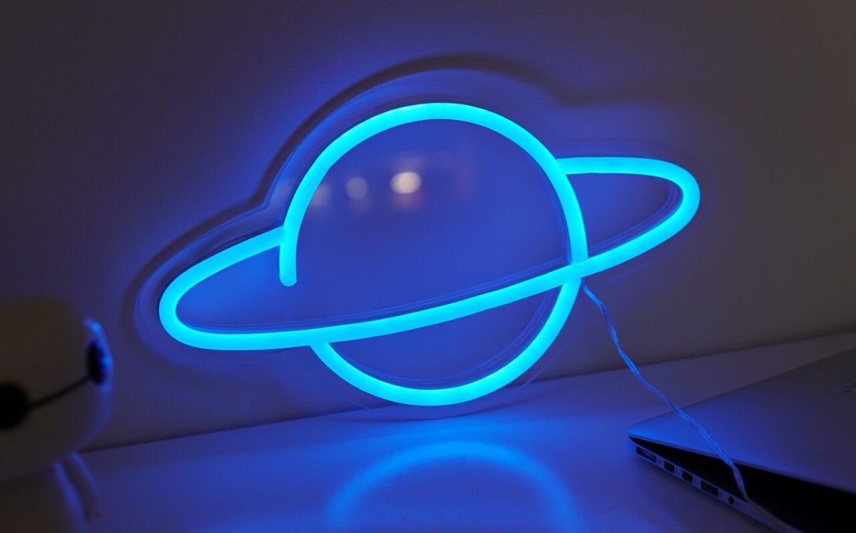 Неоновые буквы