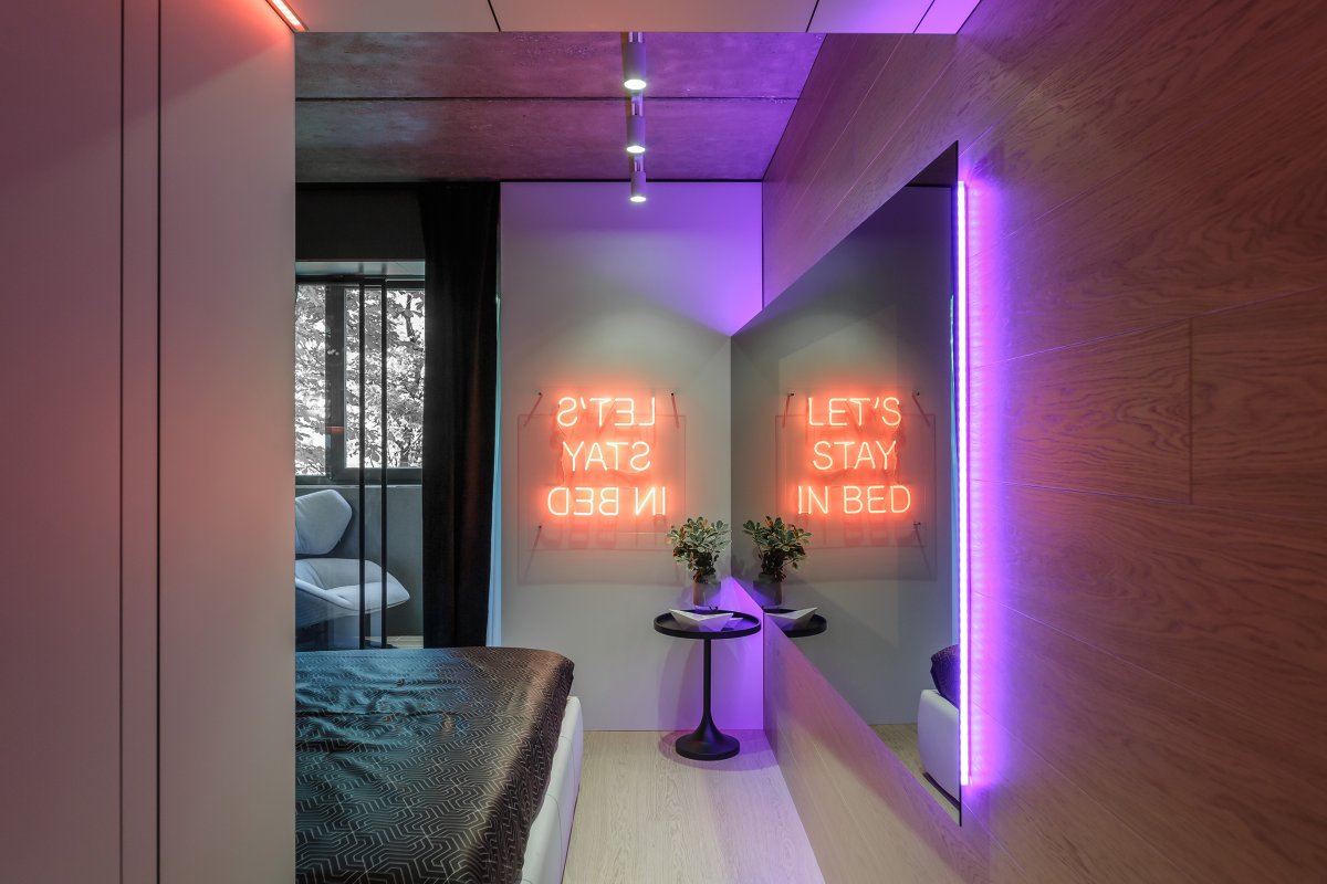 Неоновая комната