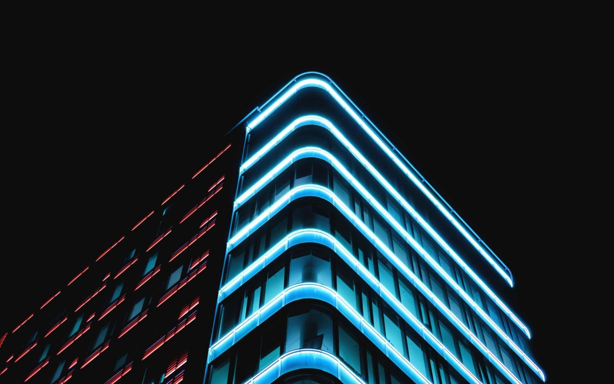 Розовый неон молния