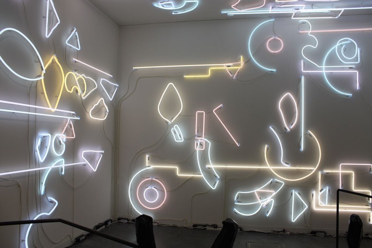 Металлические конструкции с гибким неоном