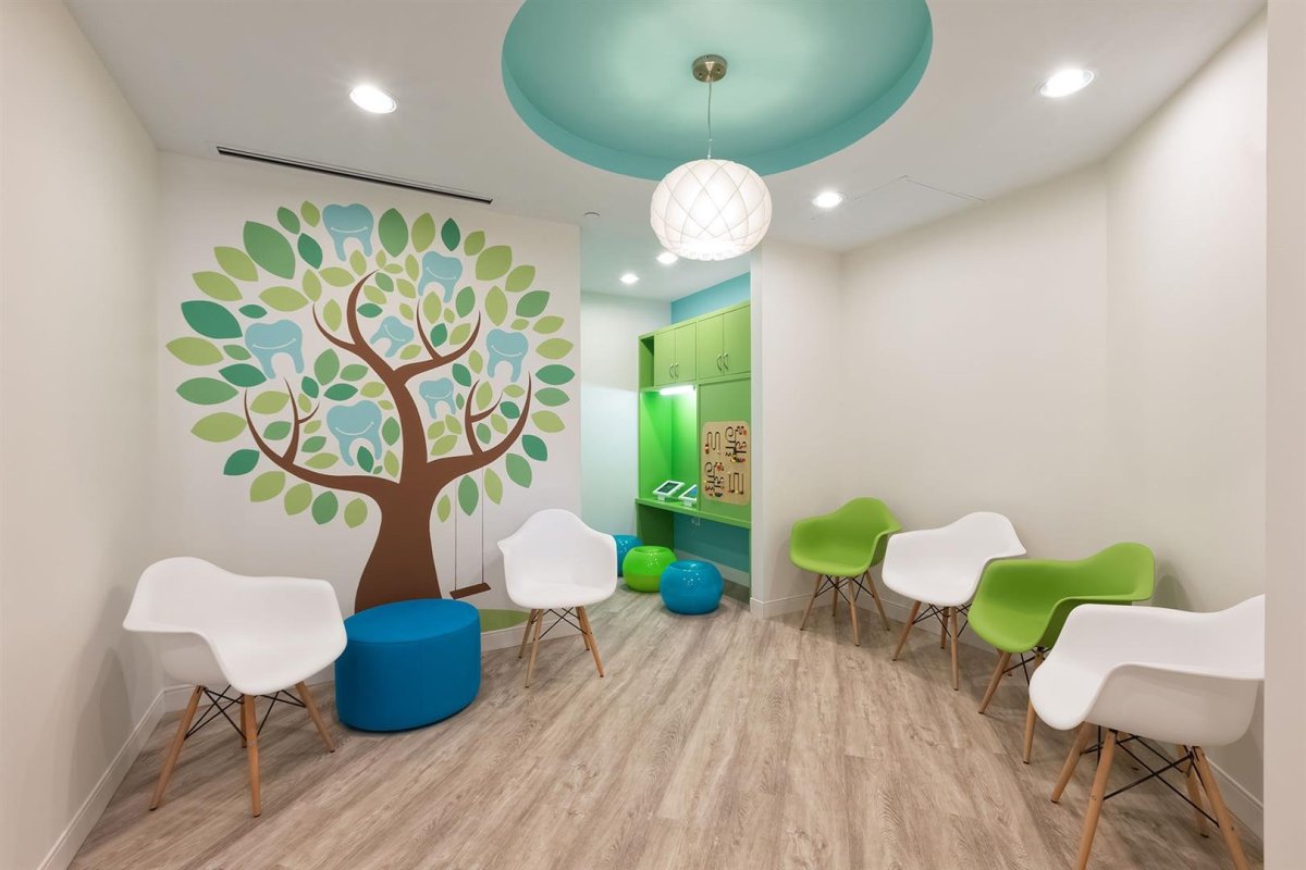 Украшение стены в стоматологии