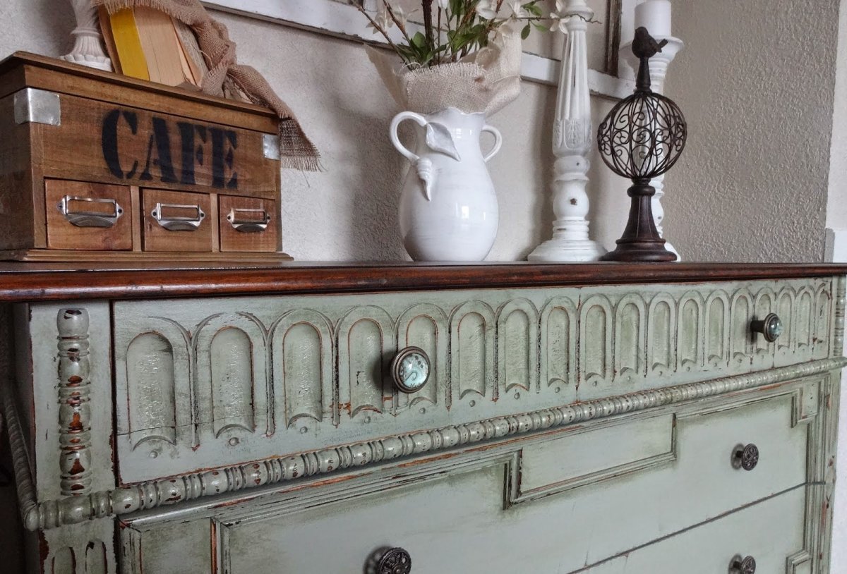 Навесной сервант на кухню