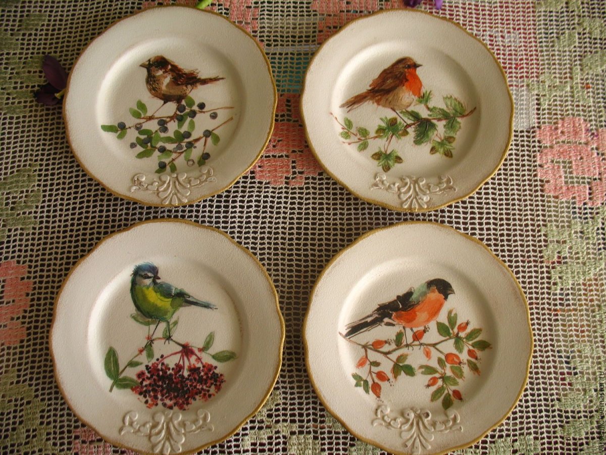 Настенные тарелки в интерьере