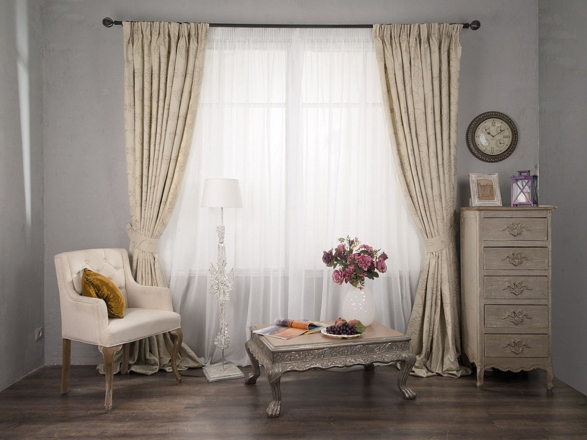 Шторы в частном доме