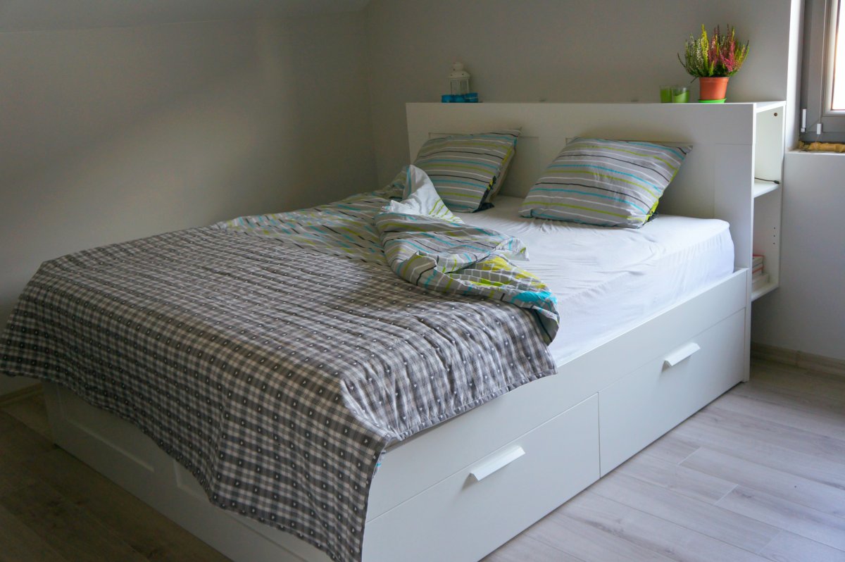 Дизайн комнаты с кроватью икеа Кюра