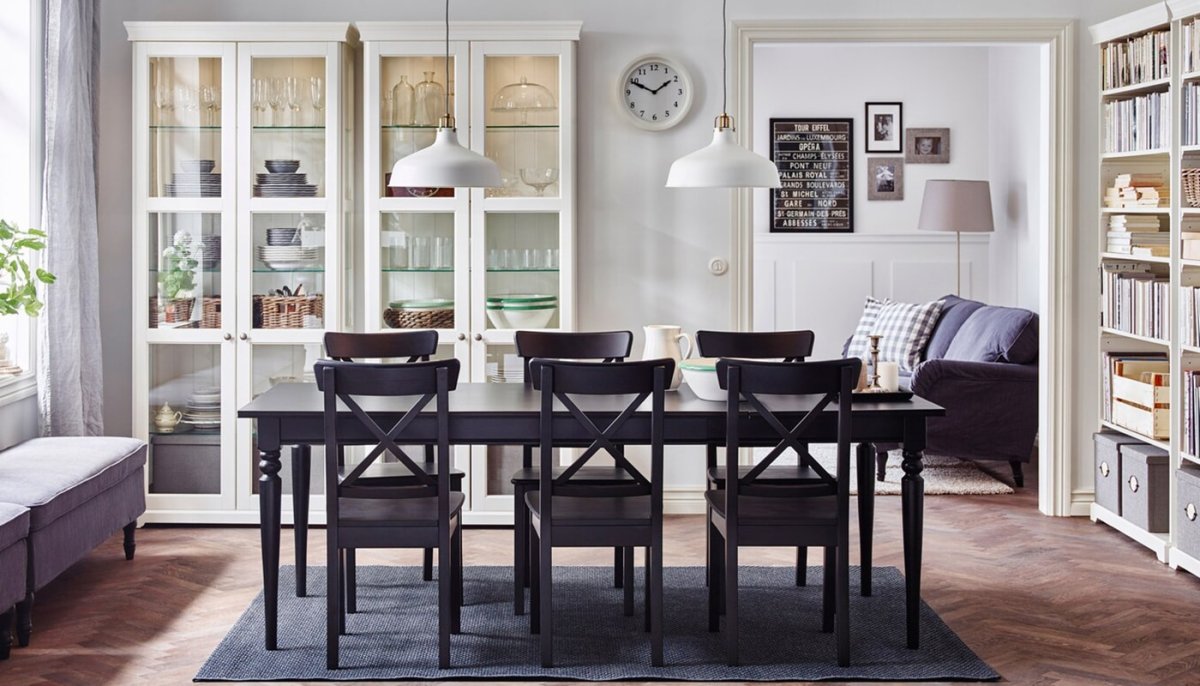 Полки на кухню над обеденным столом