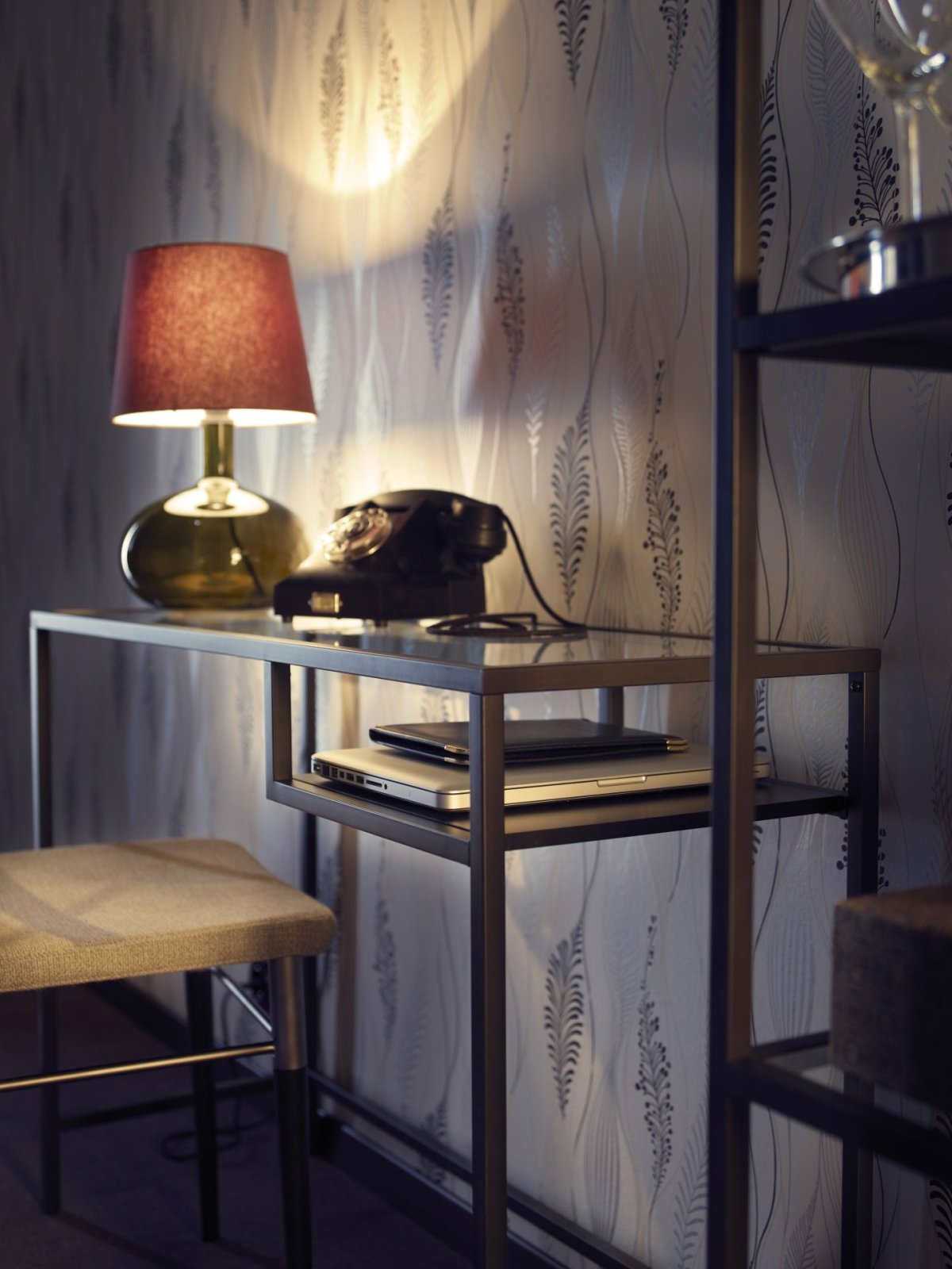 ВИТШЁ стол д/ноутбука, черно-коричневый/стекло100x36 см