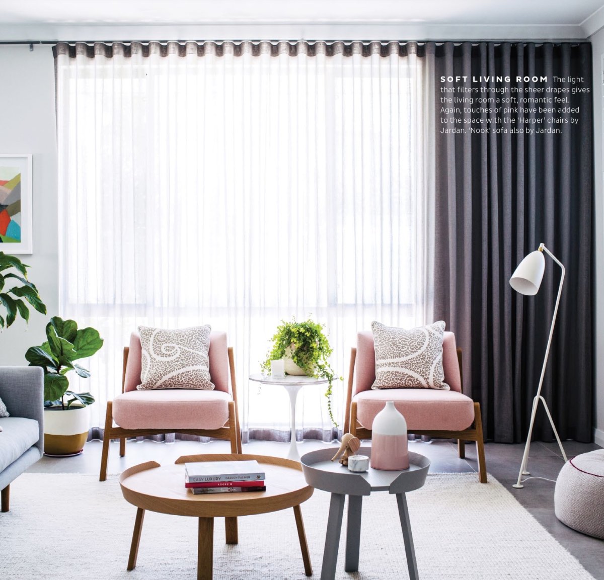 Шторы в интерьере гостиной