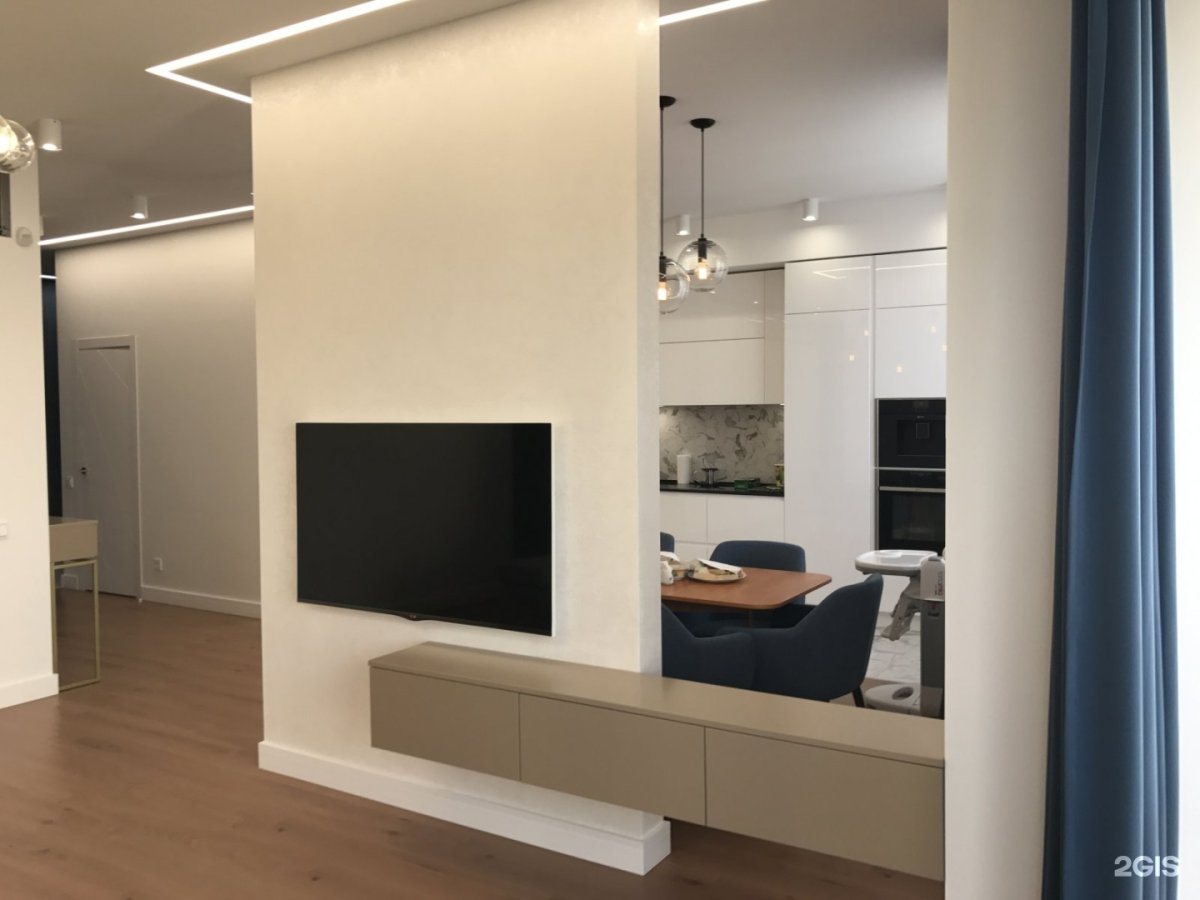 ТВ зона с деревянными панелями