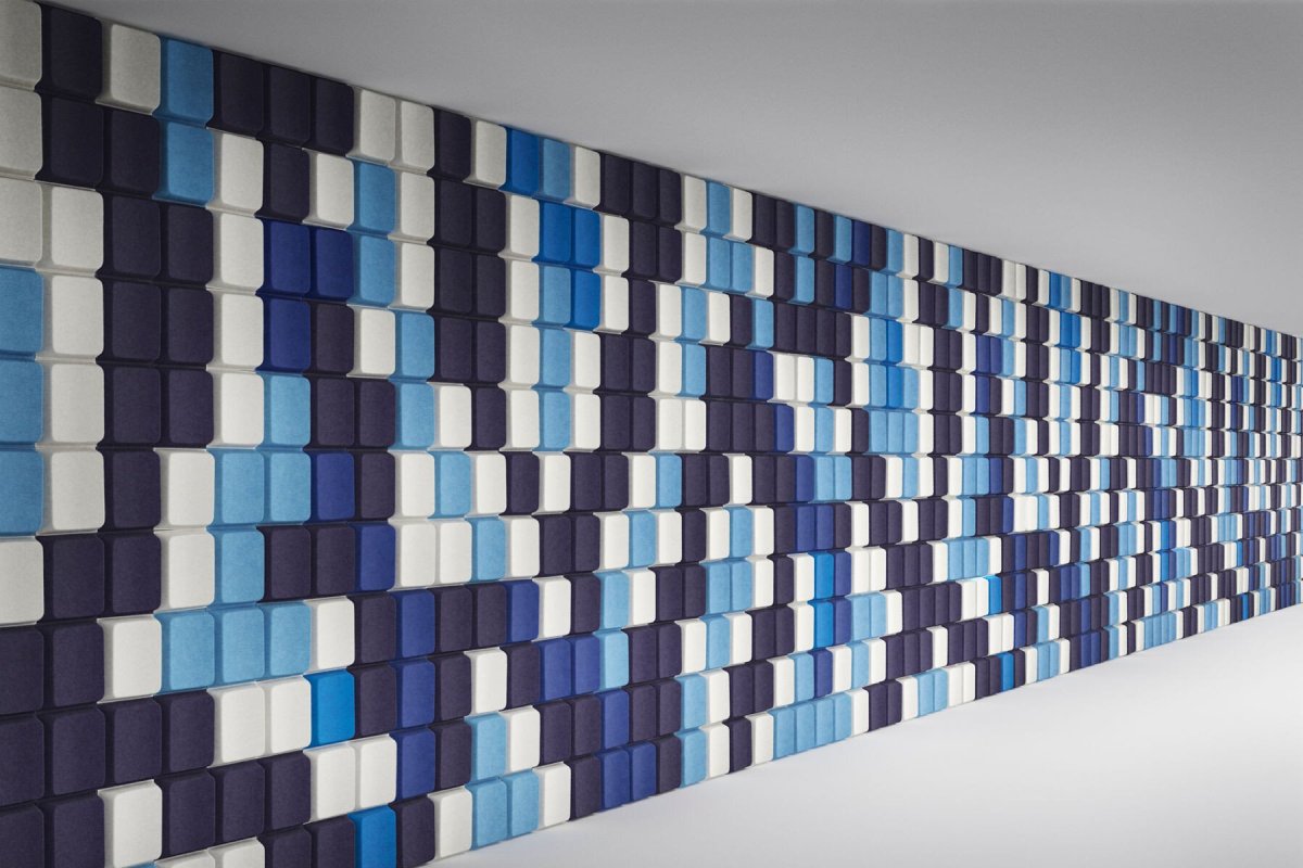 Отделка панель с обоями