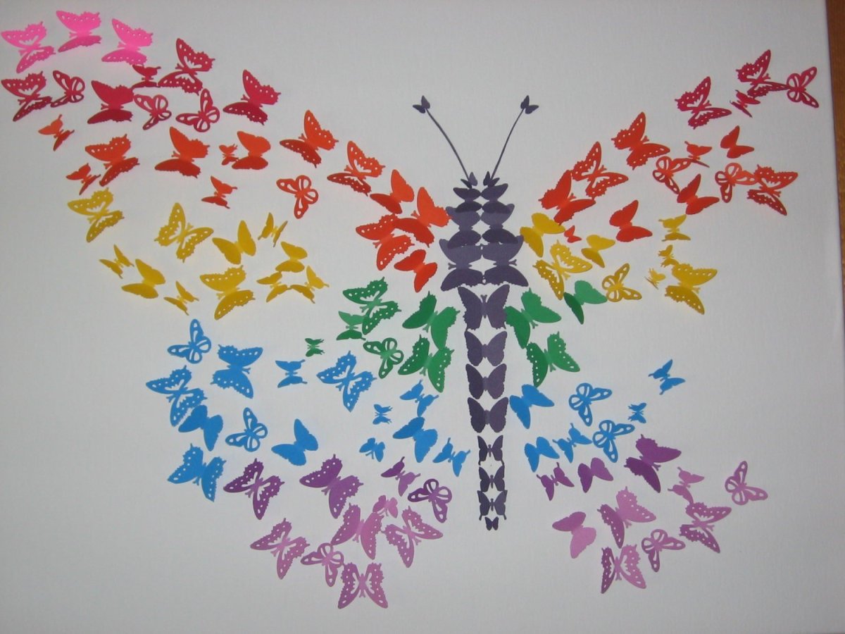 Аппликация из бабочек на стену