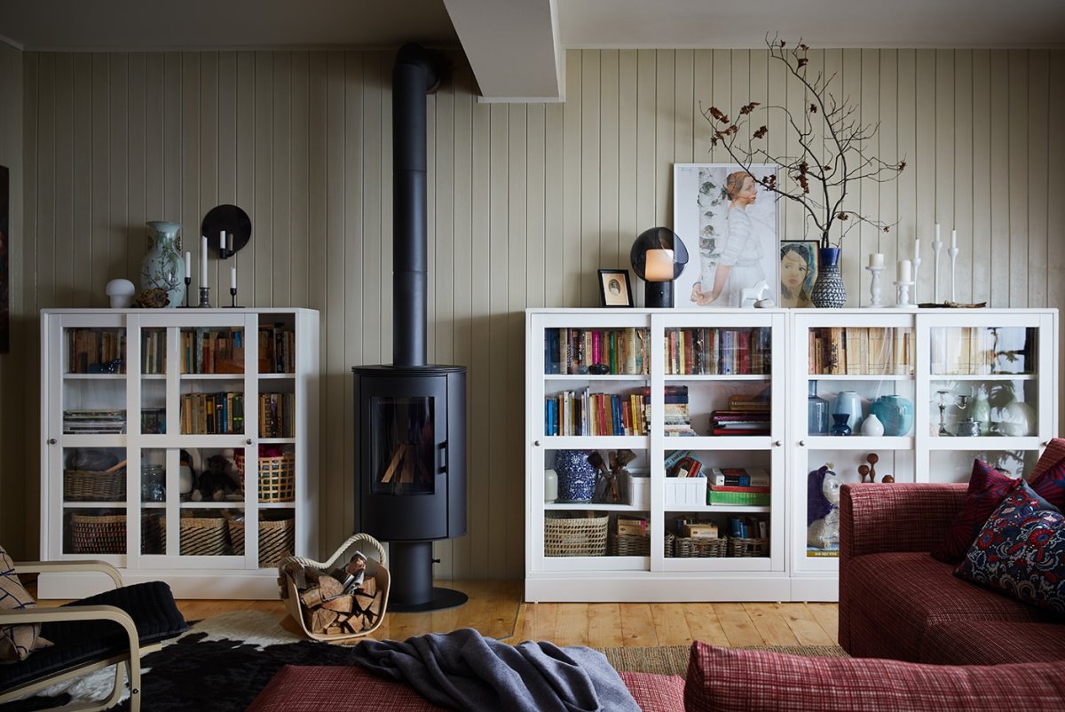 Гостиная со стеллажами икеа