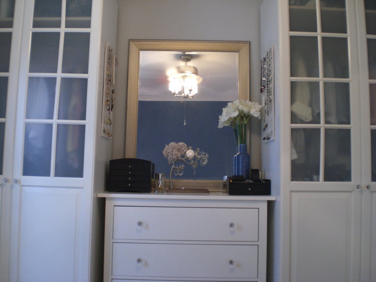 ХЕМНЭС книжный шкаф в интерьере