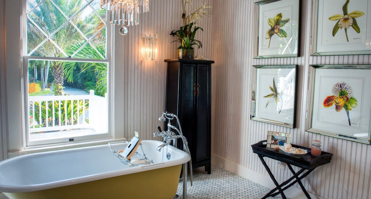 Декор в ванную комнату на стену