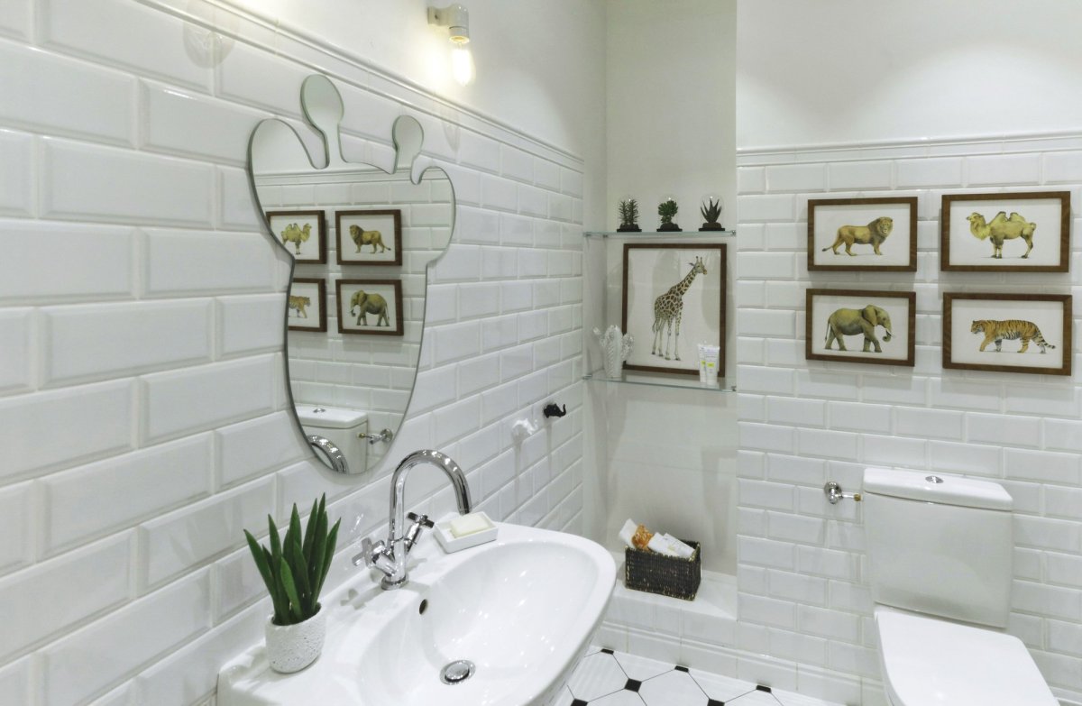 Декор ванной комнаты в черно-белых тонах