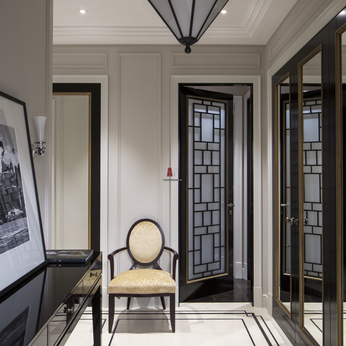 Цветные двери в интерьере