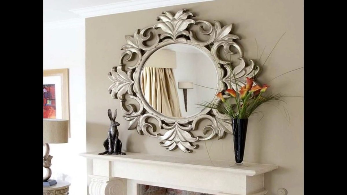 Круглые зеркала в интерьере кафе