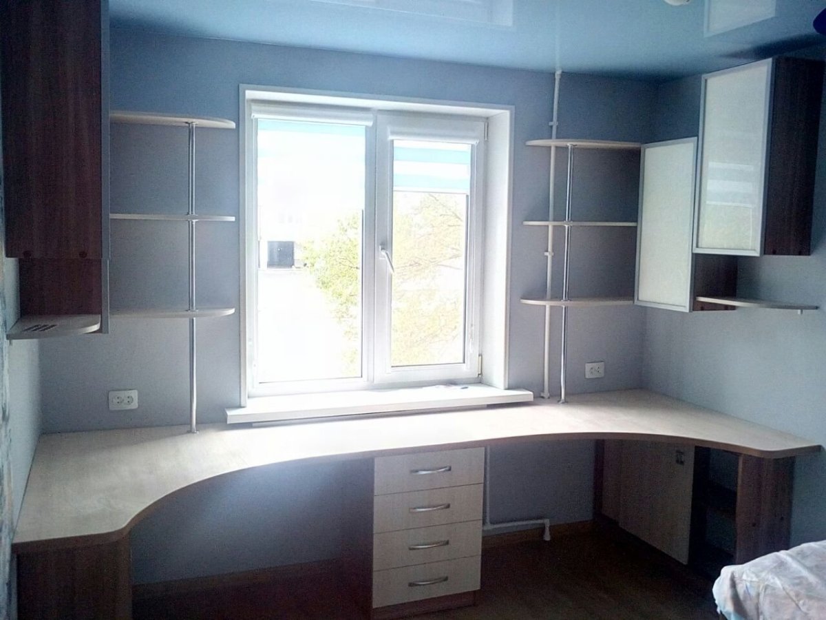 Столешница в подоконнике под письменный стол