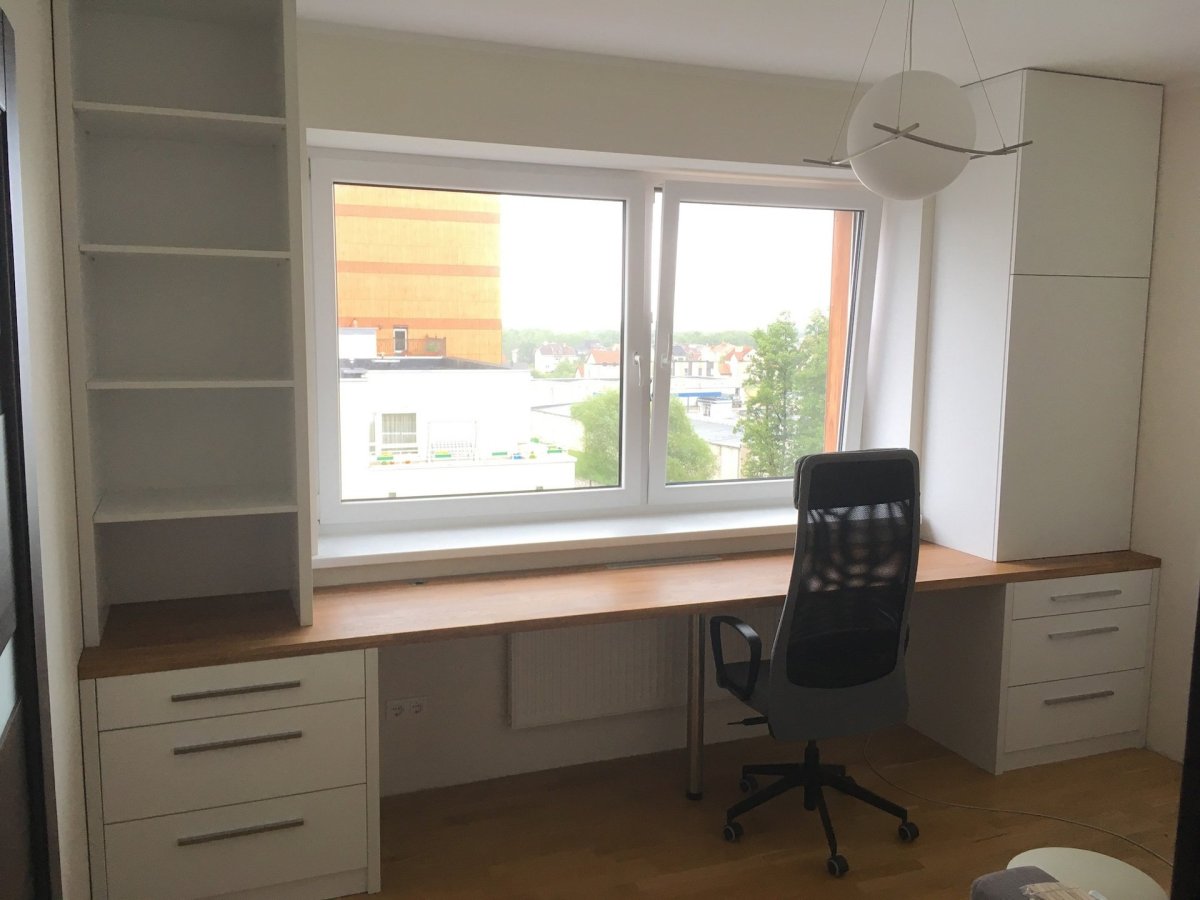 Письменный стол встроенный в подоконник