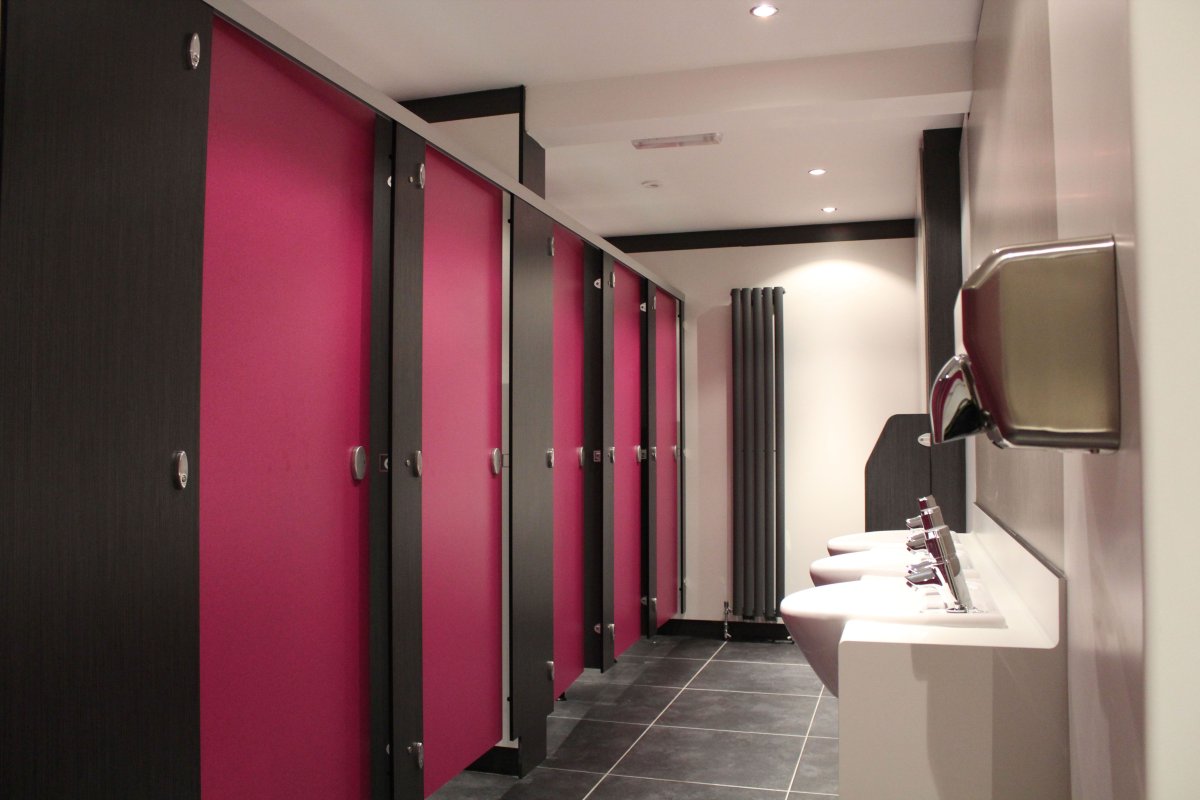 Стильные офисные туалеты