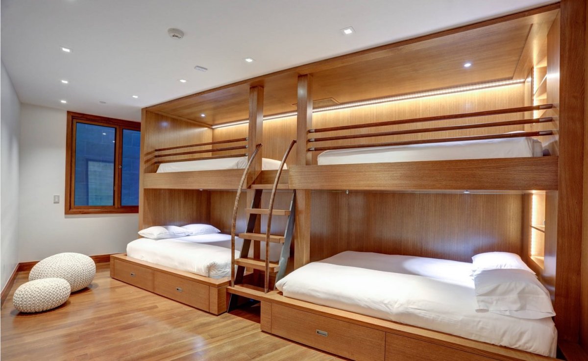 Спальня с двухъярусной кроватью