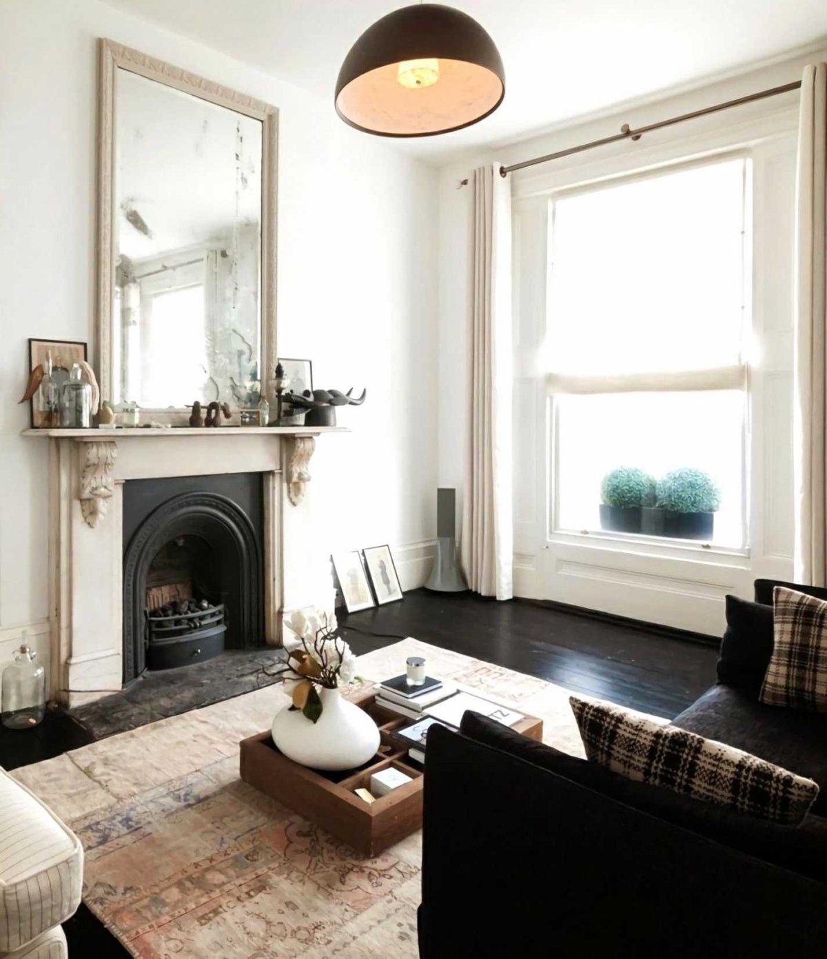 Телевизор над камином