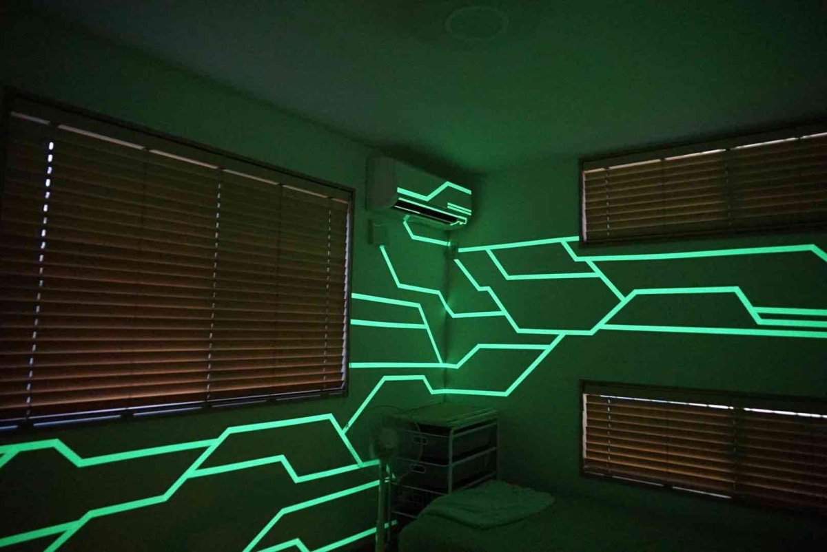 Неон в интерьере квартиры