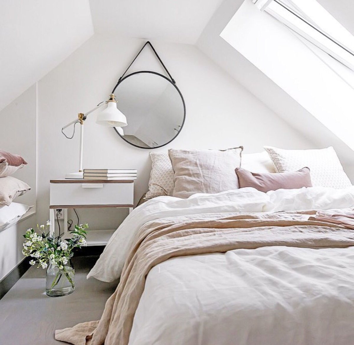 Маленькая мансардная спальня