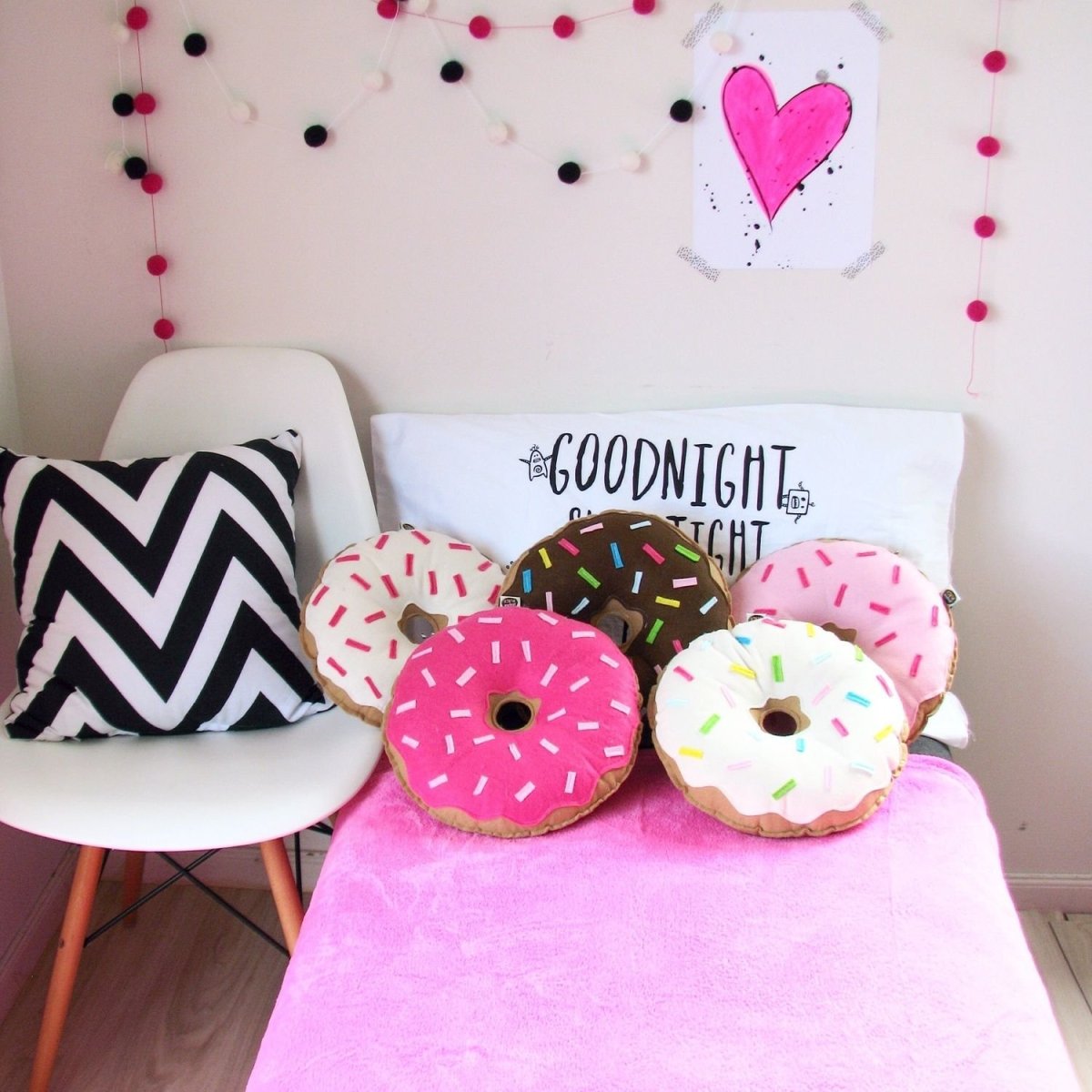 Подушки для декора комнаты подростка