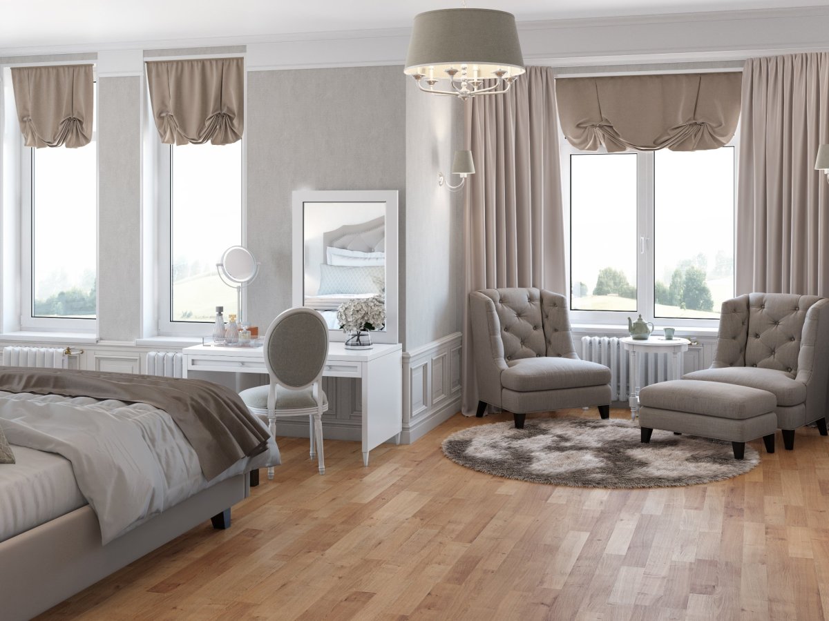 Стол у окна в гостиной