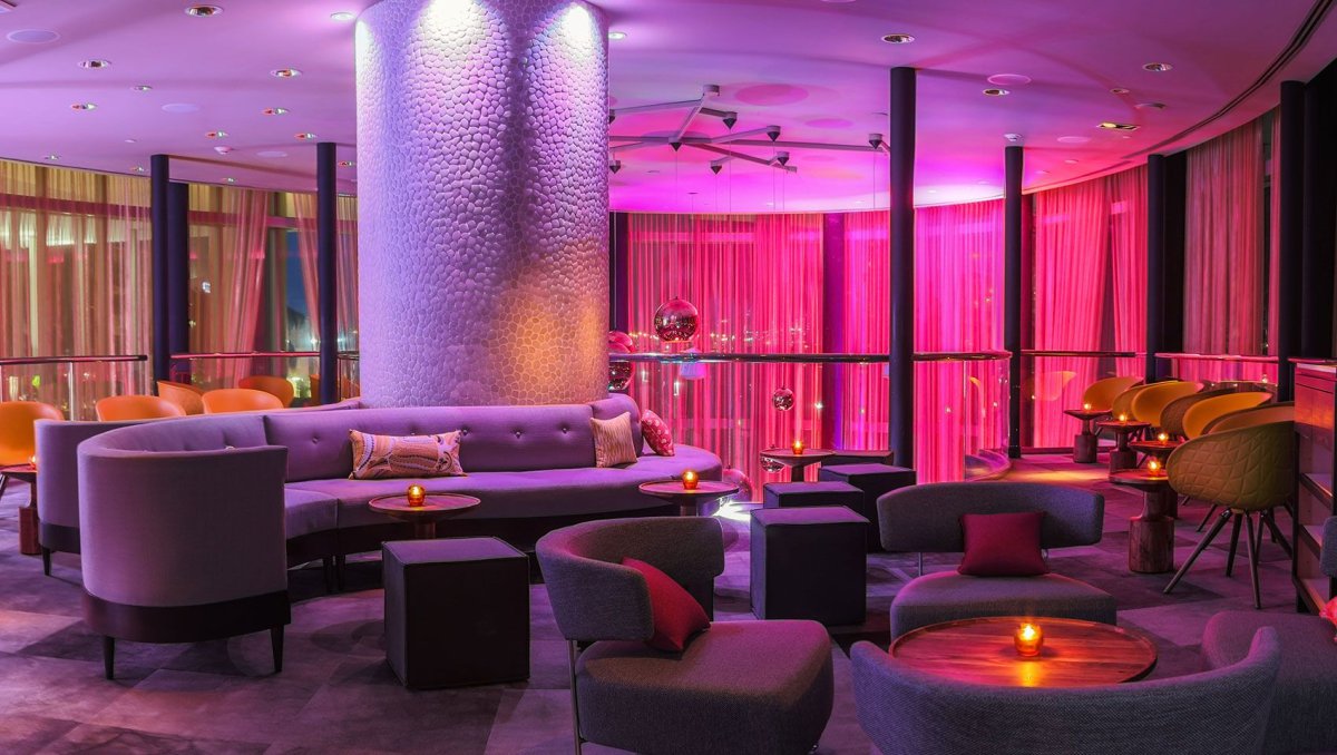 Лаунж бар в гостинице