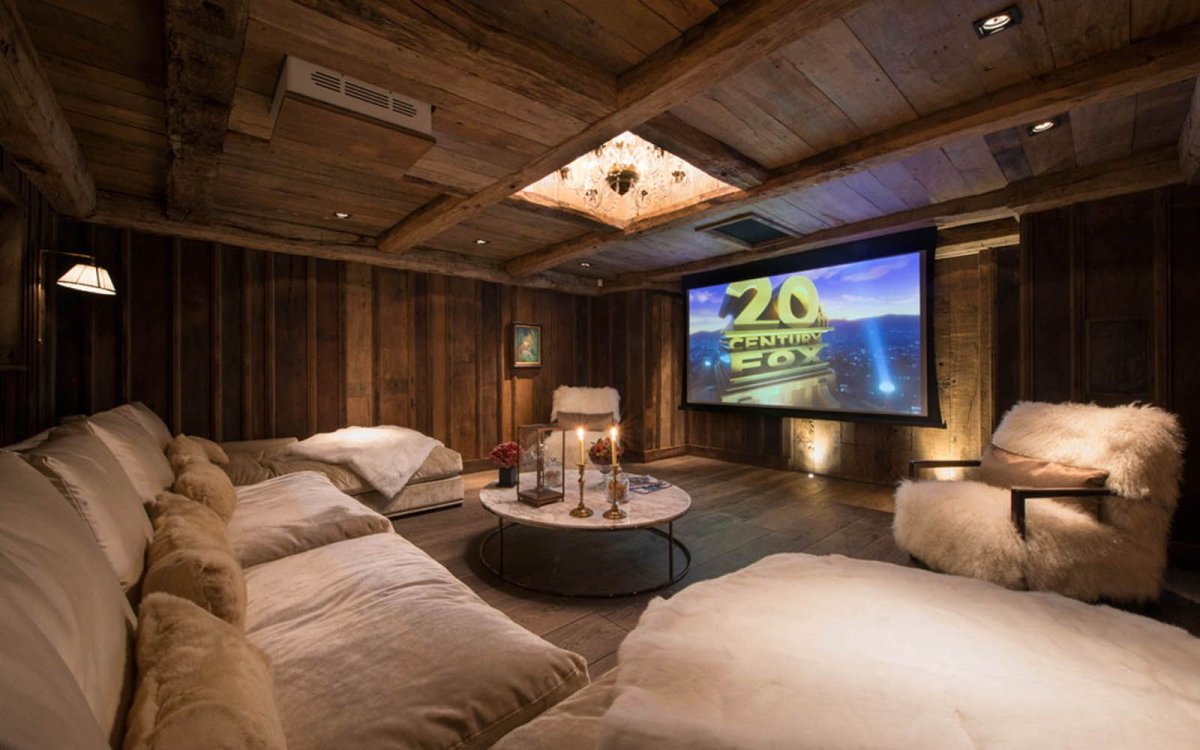 Домашний кинотеатр в загородном доме