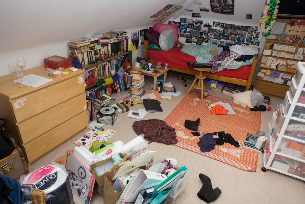 Небольшой бардак в комнате