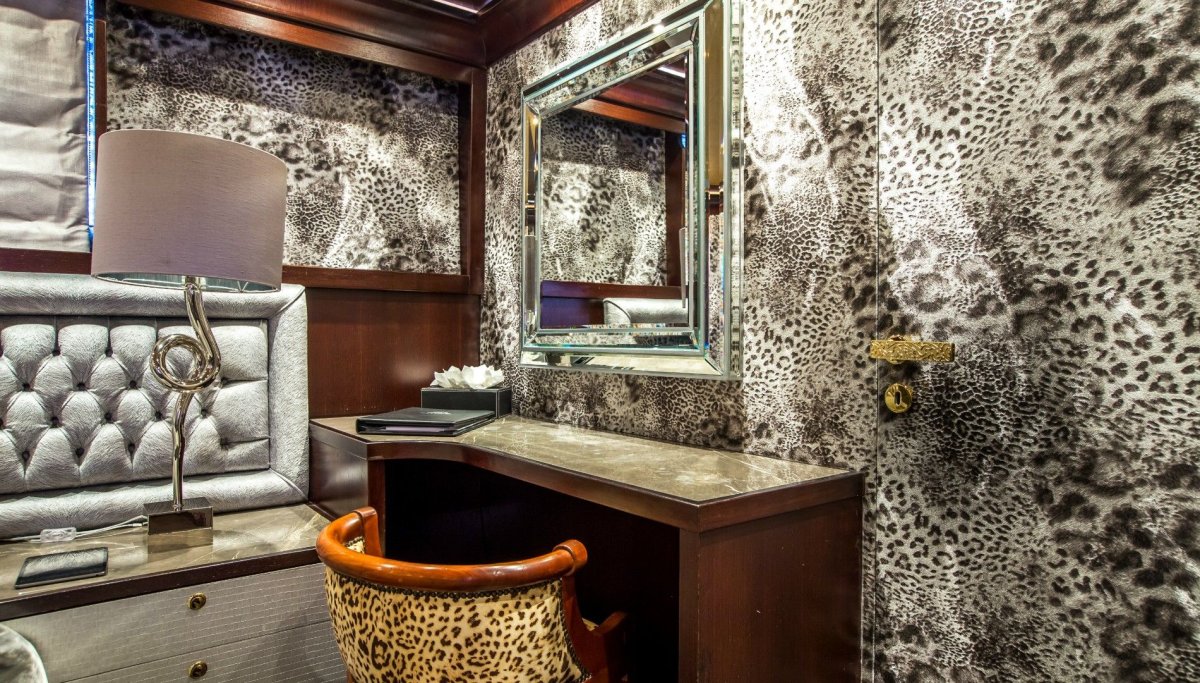 Роберто Кавалли интерьер леопард