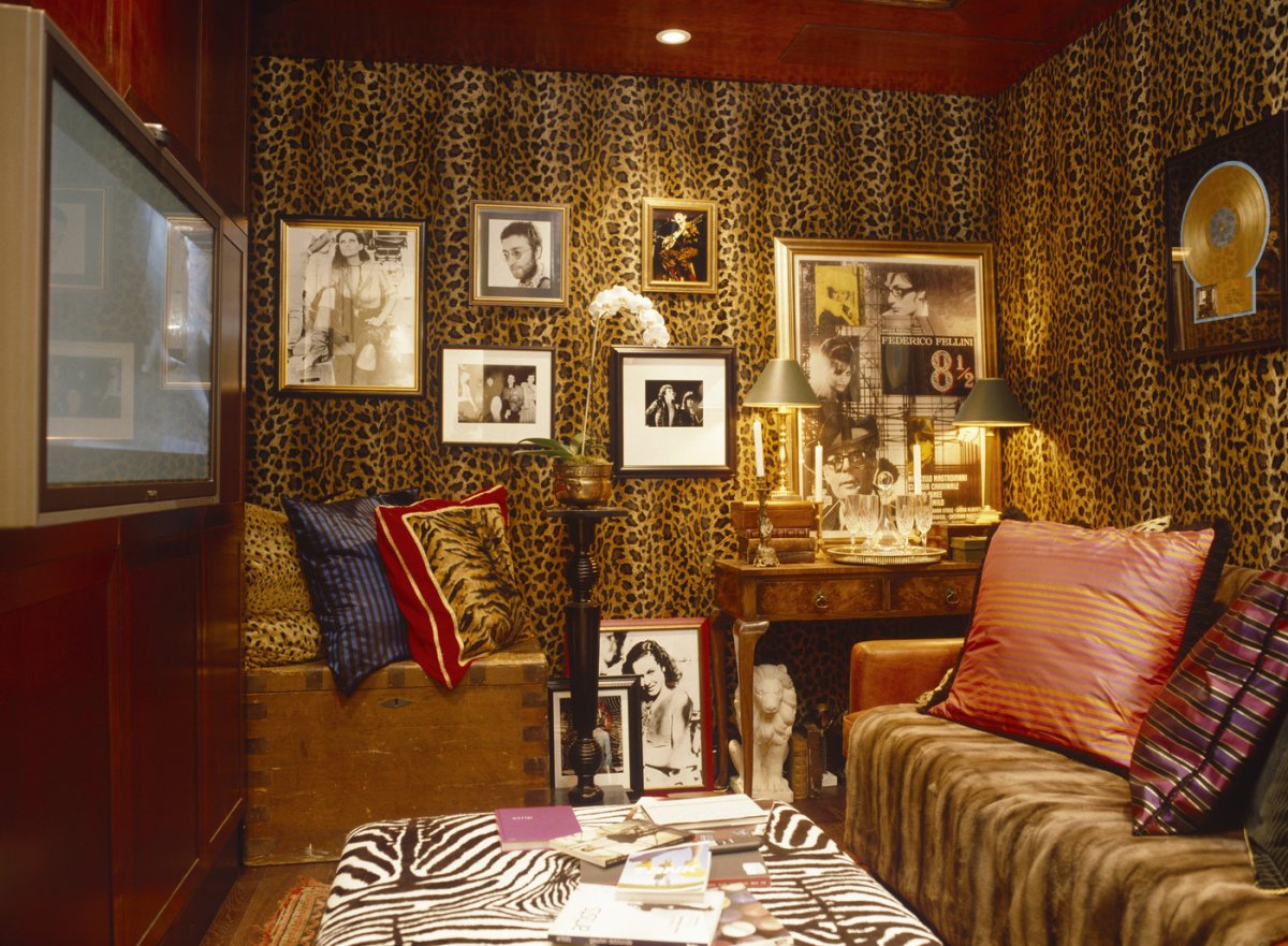 Леопардовая стена в интерьере