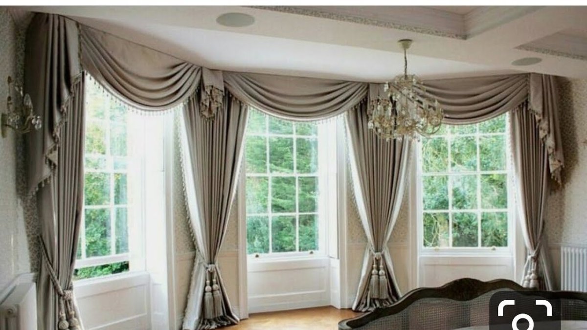 Шторы в стиле классика для эркерного окна