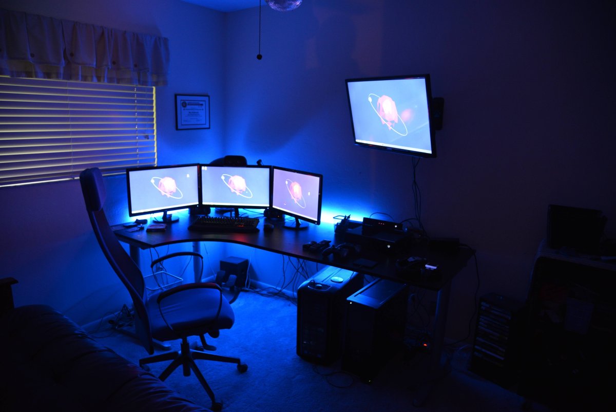 Комната с компьютером